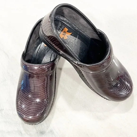 Dansko Striped Patent Leather XP Clogs size 39 8.5 - 9 Professional