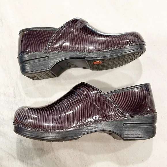 Dansko Striped Patent Leather XP Clogs size 39 8.5 - 9 Professional