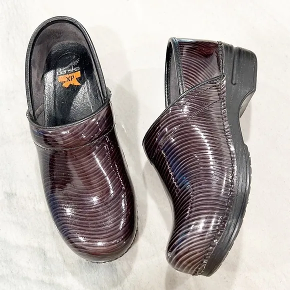 Dansko Striped Patent Leather XP Clogs size 39 8.5 - 9 Professional