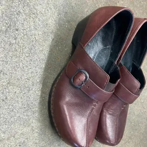 Dansko Tamara Burnished Berry Leather Clogs Size 38/7.5