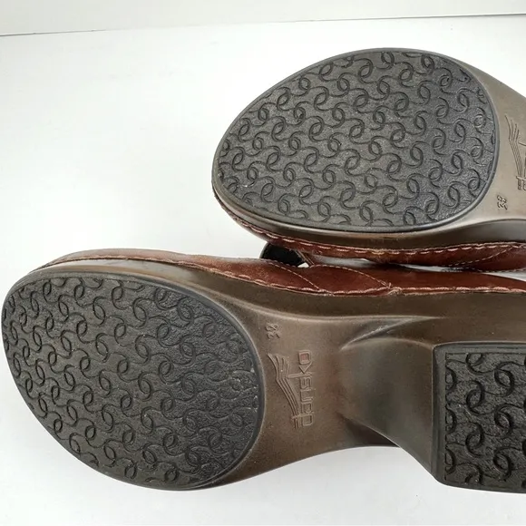 Dansko Tandy Mary Jane Clogs. Size EU 38. Brown Leather.
