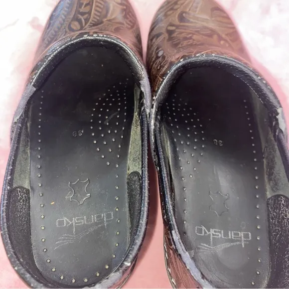 Dansko TOOLED LEATHER Embossed Professional Comfort Clogs Size 38 Women’s 7.5-8