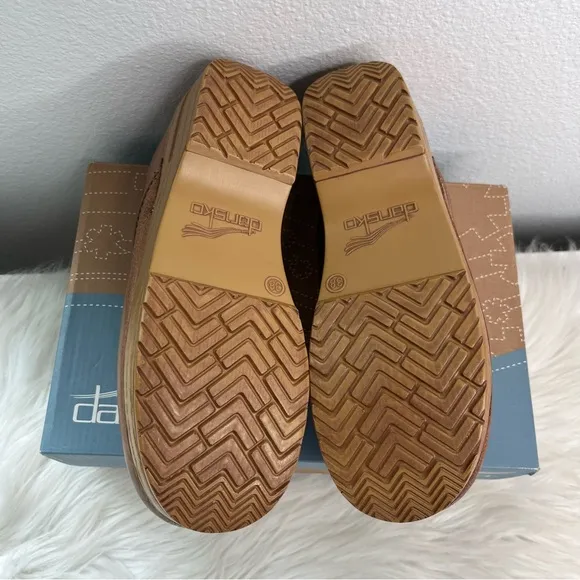 Dansko Twin Pro Clog Embroidered Leather Size 38 Dreams Adventure Tan Blue Boho