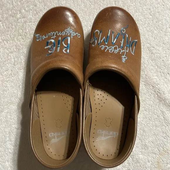 Dansko Twin Pro Clog Embroidered Leather Size 40 Dreams Adventure Tan Blue Boho
