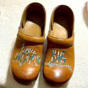 Dansko Twin Pro Clog Embroidered Leather Size 40 Dreams Adventure Tan Blue Boho