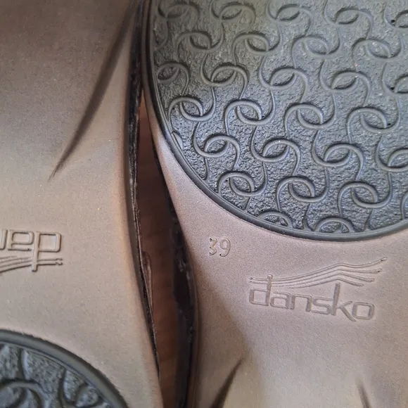 Dansko Womens Brown Leather Clogs Size 39 / 8.5 - 9 US 1.5&quot; Heel Buckle Accent