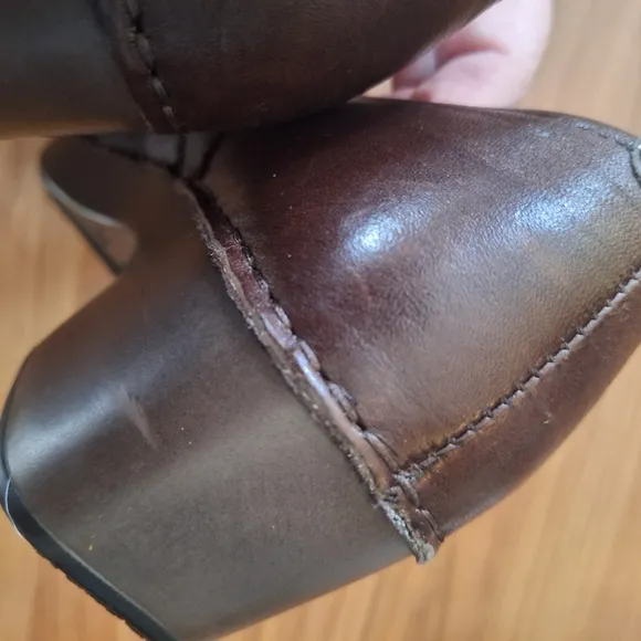 Dansko Womens Brown Leather Clogs Size 39 / 8.5 - 9 US 1.5&quot; Heel Buckle Accent