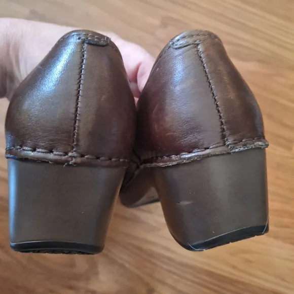 Dansko Womens Brown Leather Clogs Size 39 / 8.5 - 9 US 1.5&quot; Heel Buckle Accent