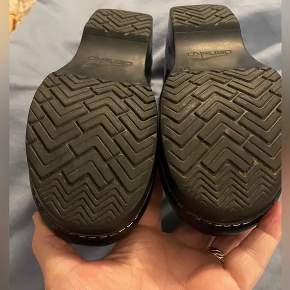 Dansko women’s high shine leather clogs size 39 (8.5-9) black