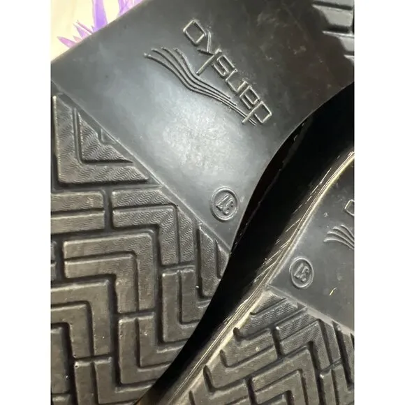 Dansko Womens Patent Leather Burgundy Professional Clogs Size 37 Slip-Resistant