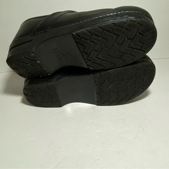 Dansko Women's Profesional Black Leather Comfort Clogs Women's Size 41 US 10.5