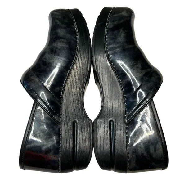 Dansko women’s professional marbled clogs. Size 39