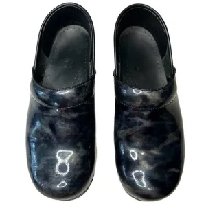 Dansko women’s professional marbled clogs. Size 39
