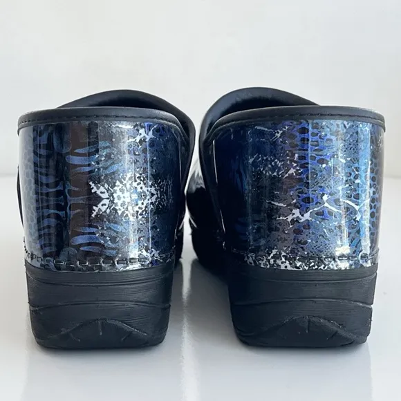 Dansko Women's XP 2.0 Blue Animal Print Slip Resistant Work Clogs Size 9.5 - 10