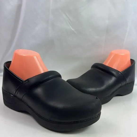Dansko XP 2.0 Black Leather Women's Clogs