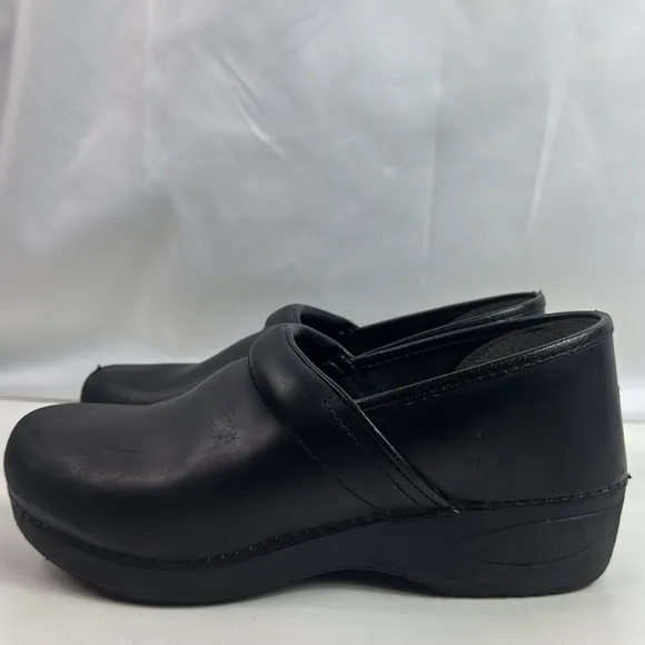Dansko XP 2.0 Black Leather Women's Clogs