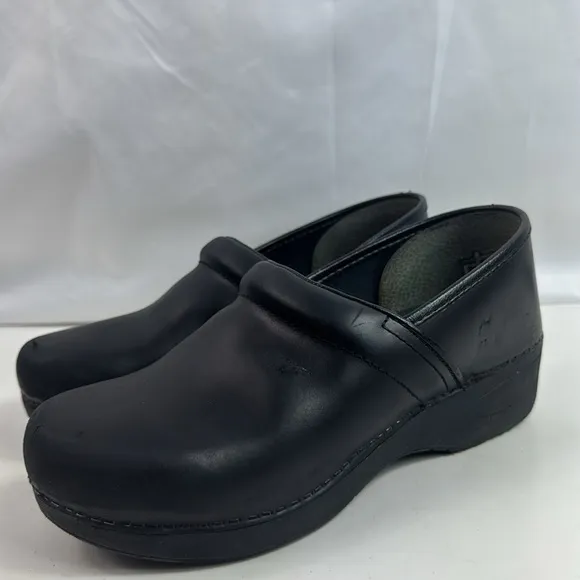 Dansko XP 2.0 Black Leather Women's Clogs