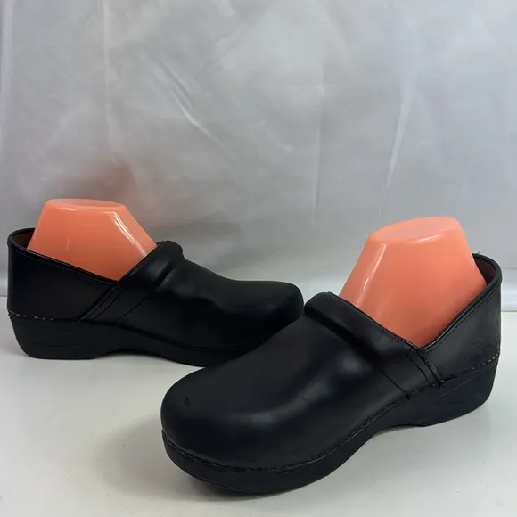 Dansko XP 2.0 Black Leather Women's Clogs