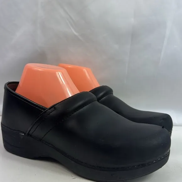 Dansko XP 2.0 Black Leather Women's Clogs