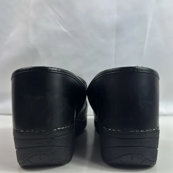 Dansko XP 2.0 Black Leather Women's Clogs