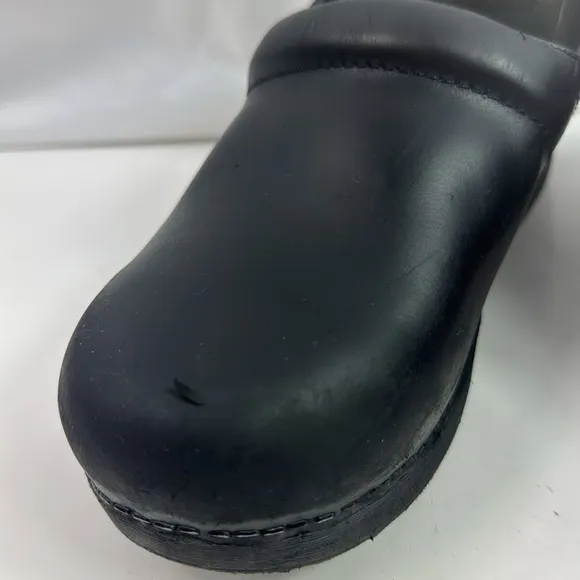 Dansko XP 2.0 Black Leather Women's Clogs