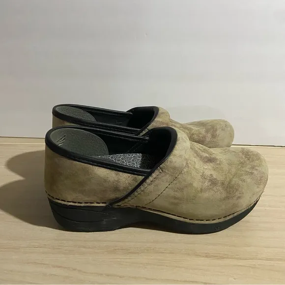 Dansko XP 2.0 Camo Clogs Tan Marbled Slip On Shoes Size 38 7.5-8 Nurse Comfort