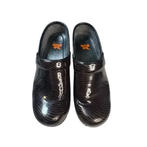 Dansko XP 2.0 Patent Leather Clogs Size 38 (7.5-8) Slip Resistant Comfort