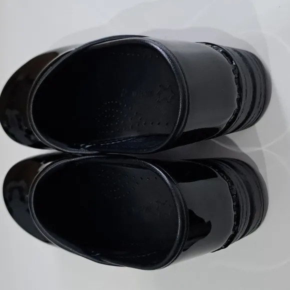 Dansko XP 2.0 Patent Leather Clogs