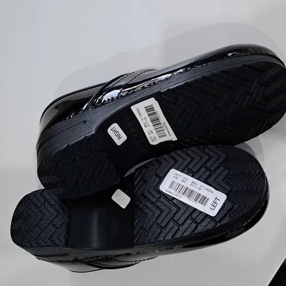Dansko XP 2.0 Patent Leather Clogs