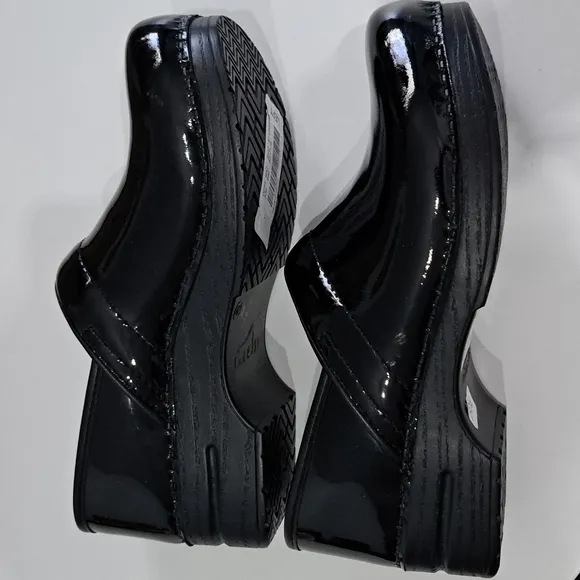 Dansko XP 2.0 Patent Leather Clogs