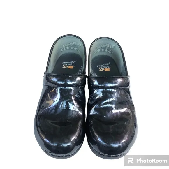 Dansko XP 2.0 Professional Black Patent Leather Floral Print Clogs Womens