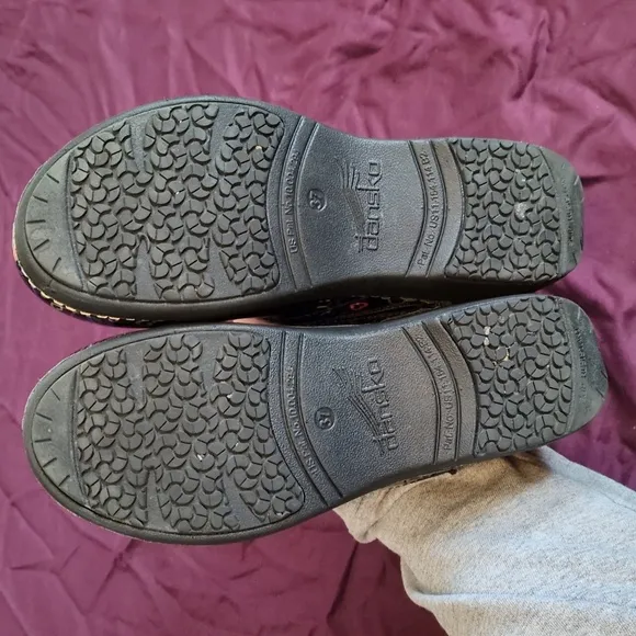 😍💥Dansko XP 2.0 Women's Clogs 37 (7 US) Black with hearts  😍💥LIKE NEW!!!!