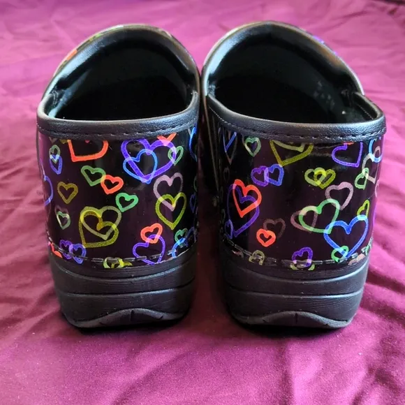 😍💥Dansko XP 2.0 Women's Clogs 37 (7 US) Black with hearts  😍💥LIKE NEW!!!!