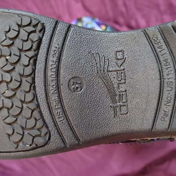 😍💥Dansko XP 2.0 Women's Clogs 37 (7 US) Black with hearts  😍💥LIKE NEW!!!!