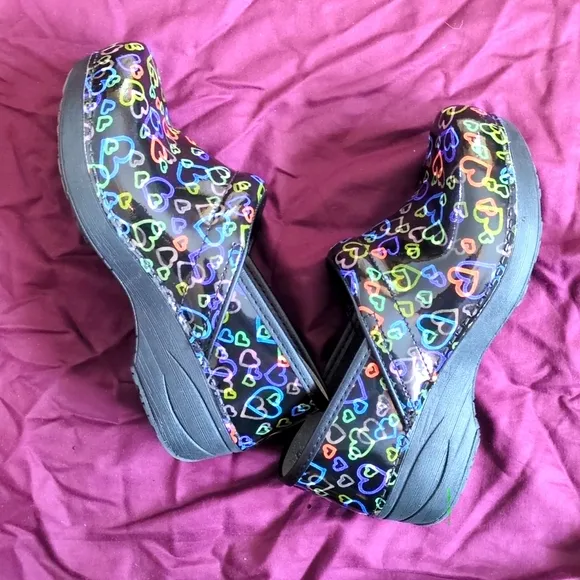 😍💥Dansko XP 2.0 Women's Clogs 37 (7 US) Black with hearts  😍💥LIKE NEW!!!!