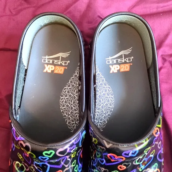 😍💥Dansko XP 2.0 Women's Clogs 37 (7 US) Black with hearts  😍💥LIKE NEW!!!!