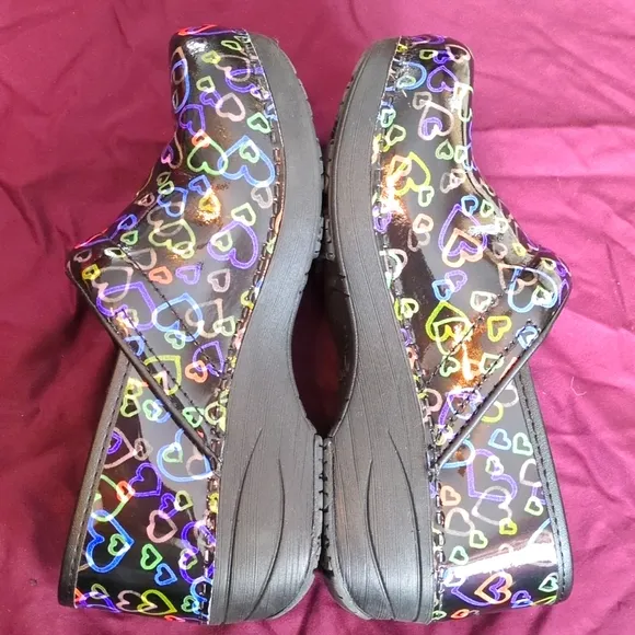 😍💥Dansko XP 2.0 Women's Clogs 37 (7 US) Black with hearts  😍💥LIKE NEW!!!!
