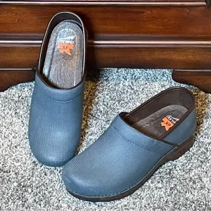 Dansko XP Blue Textured Clogs (NWOT) Size 39/8.5 - 9