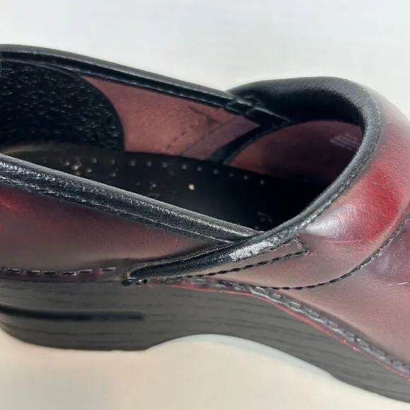 Dansko  XP Clogs Shoes Cordovan Red Burgundy Comfort Brushed Leather 37 6.5 - 7