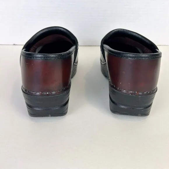 Dansko  XP Clogs Shoes Cordovan Red Burgundy Comfort Brushed Leather 37 6.5 - 7