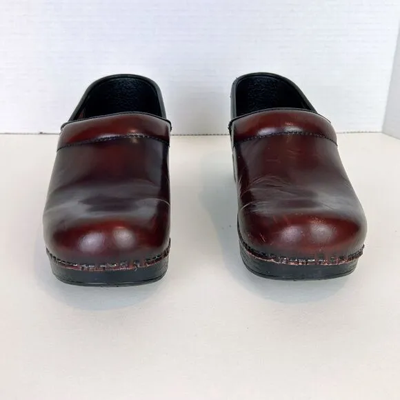 Dansko  XP Clogs Shoes Cordovan Red Burgundy Comfort Brushed Leather 37 6.5 - 7