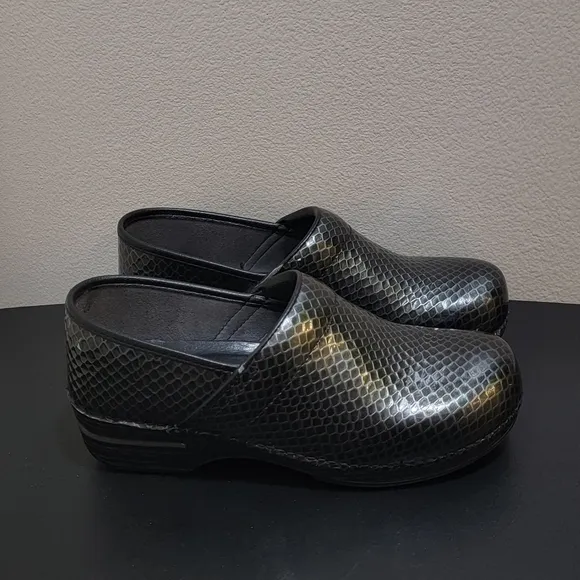 Dansko XP Professional Black Snake Skin Pattern Comfort Clogs Women's Sz 41 / 11