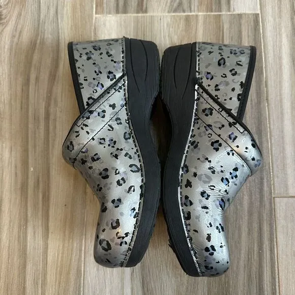 Dansko XP Shoe Woman Size 40 or 8 Maryjane Clogs Orthopedic Comfort Nurse Doctor