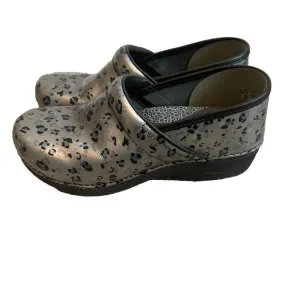 Dansko XP Shoe Woman Size 40 or 8 Maryjane Clogs Orthopedic Comfort Nurse Doctor