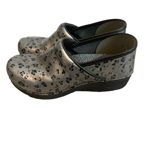 Dansko XP Shoe Woman Size 40 or 8 Maryjane Clogs Orthopedic Comfort Nurse Doctor