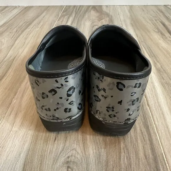 Dansko XP Shoe Woman Size 40 or 8 Maryjane Clogs Orthopedic Comfort Nurse Doctor
