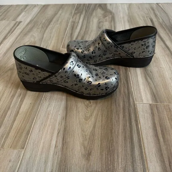 Dansko XP Shoe Woman Size 40 or 8 Maryjane Clogs Orthopedic Comfort Nurse Doctor