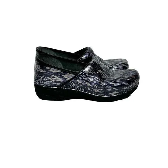 Dansko XP 2.0 navy blue ikat patent clogs size 41