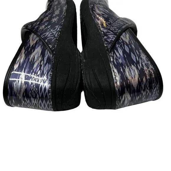 Dansko XP 2.0 navy blue ikat patent clogs size 41