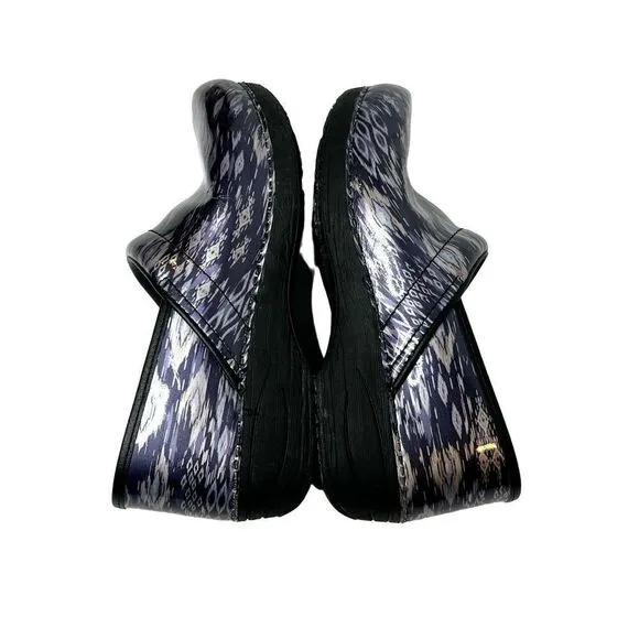 Dansko XP 2.0 navy blue ikat patent clogs size 41